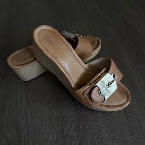 Dr. Scholl’s tan leather platform slide sandals